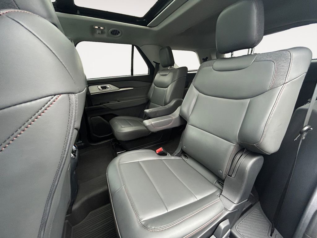 Used 2025 Ford Explorer Active w/ Active Comfort Package image 11