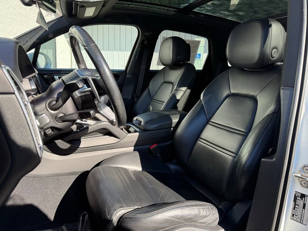 Used 2020 Porsche Cayenne image 7