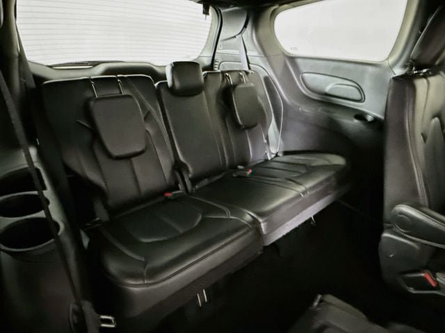 Used 2025 Chrysler Pacifica Select FWD image 26
