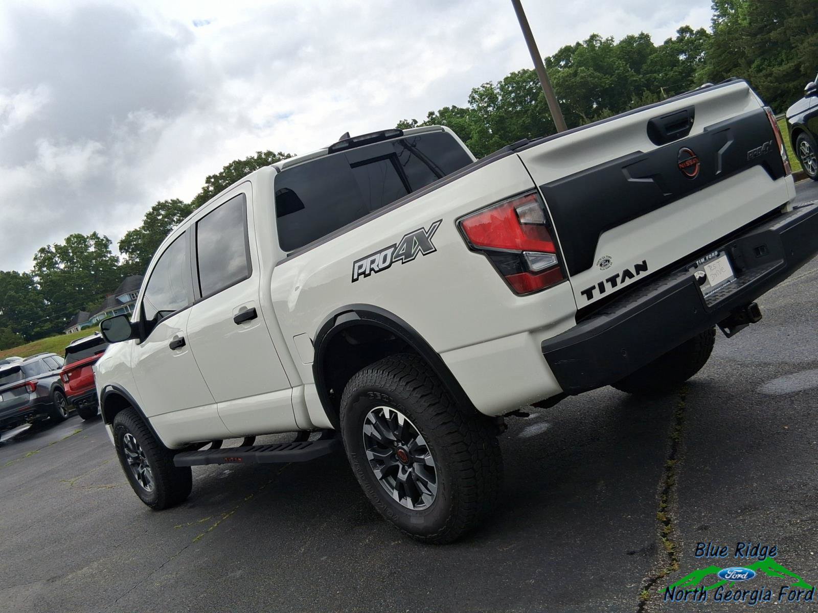 Used 2024 Nissan Titan PRO-4X w/ Pro-4x Convenience Package AWD/4WD image 30