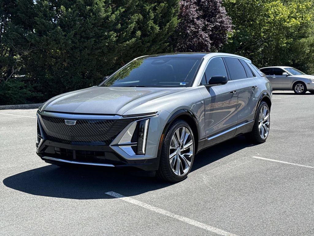 Certified 2025 Cadillac Lyriq Luxury w/ LPO, Floor Liner Package AWD/4WD image 21