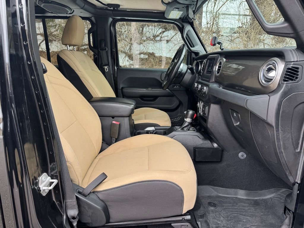 Used 2018 Jeep Wrangler Unlimited Sahara image 11