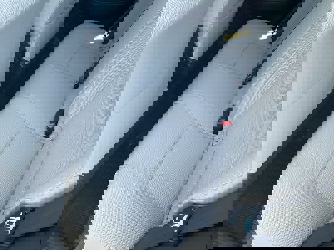 Used 2025 Toyota Corolla Cross LE image 21