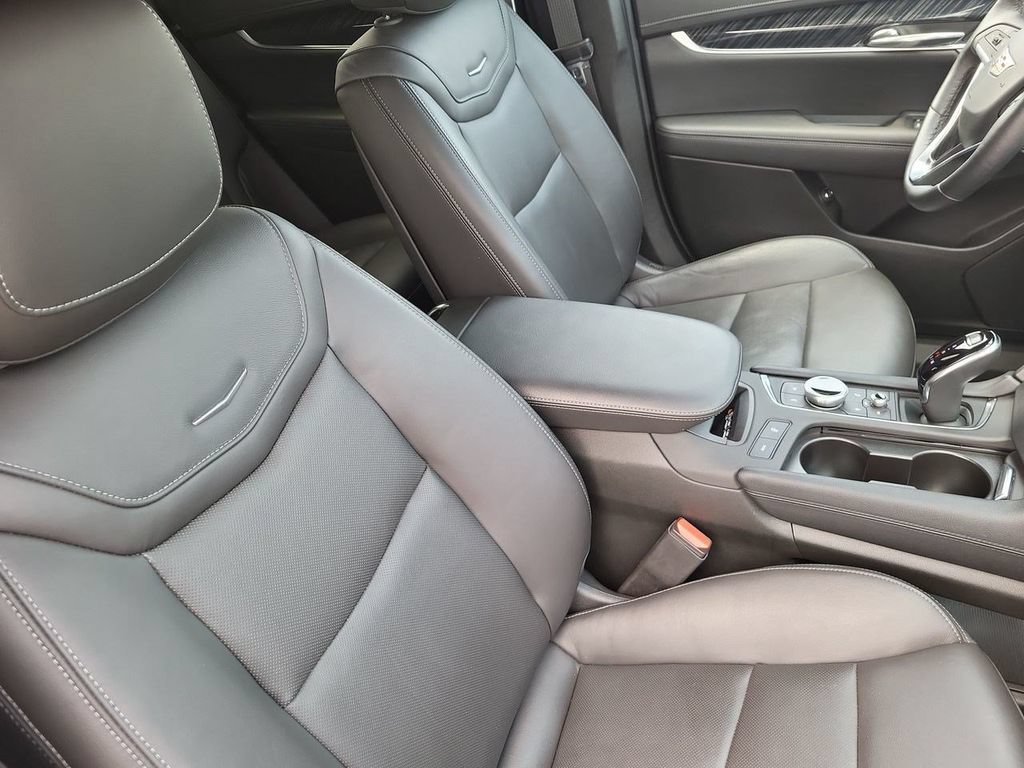 Used 2025 Cadillac XT6 Premium Luxury AWD/4WD image 35