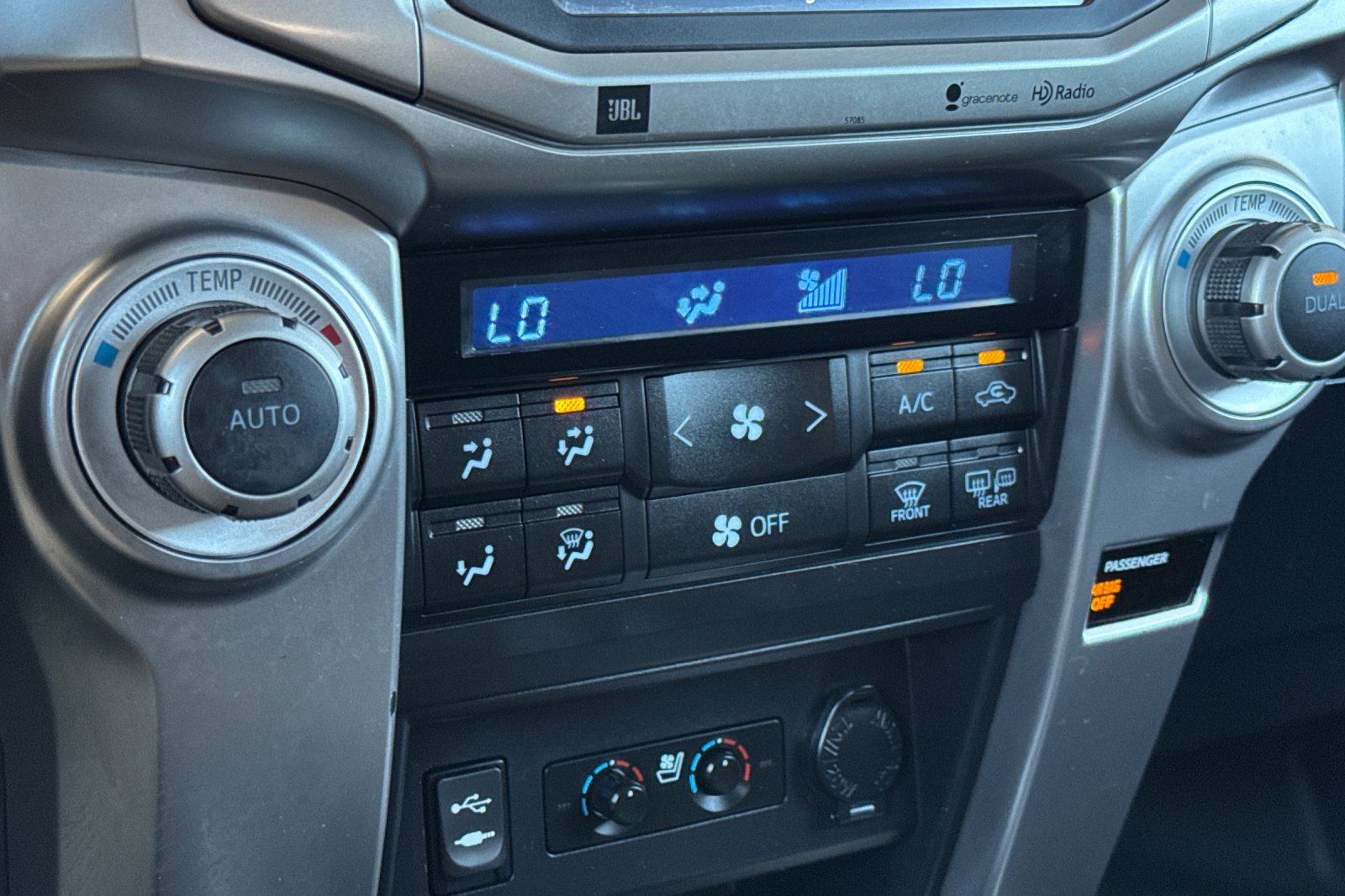 Used 2014 Toyota 4Runner Limited AWD/4WD image 21