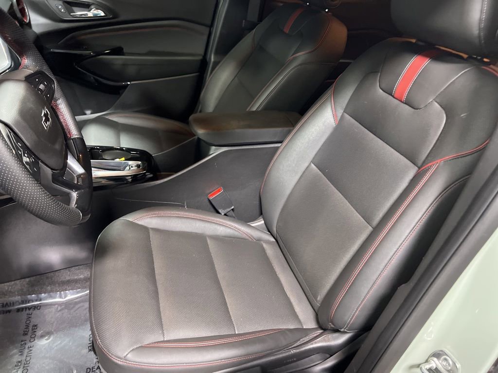Used 2024 Chevrolet Trax RS FWD image 19