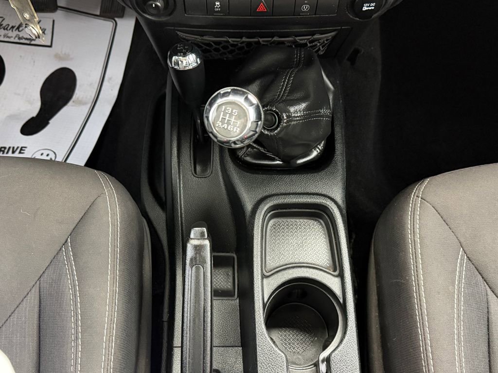 Used 2016 Jeep Wrangler Unlimited Sahara w/ Connectivity Group image 21