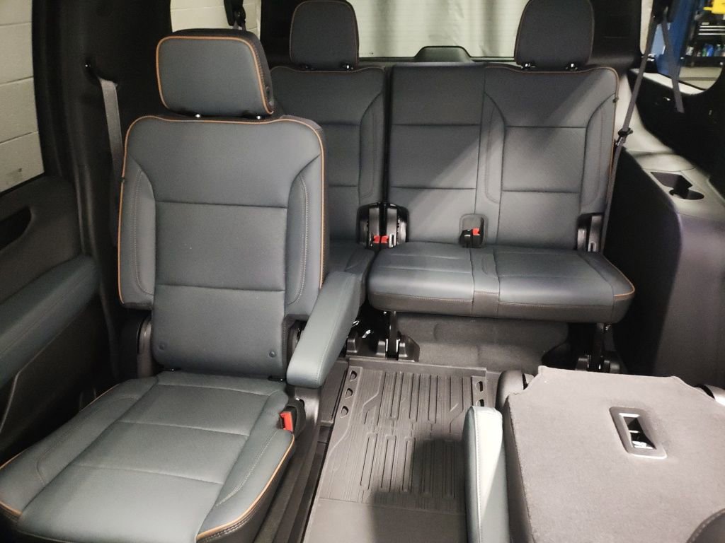 New 2026 GMC Yukon XL AT4 w/ AT4 Premium Plus Package image 30
