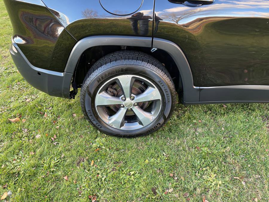 Used 2019 Jeep Cherokee Limited w/ Luxury Group image 29