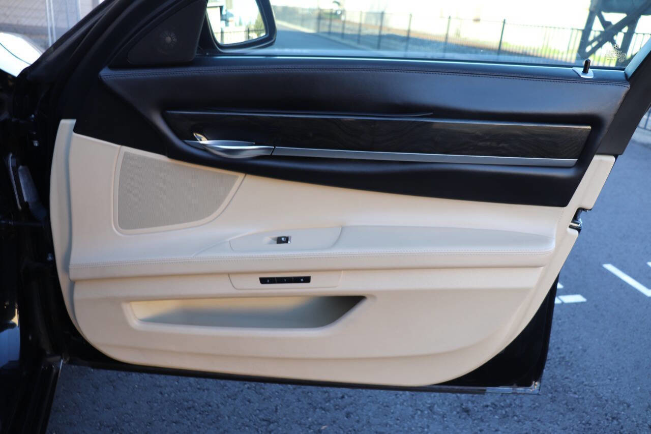 Used 2013 BMW 750Li image 35