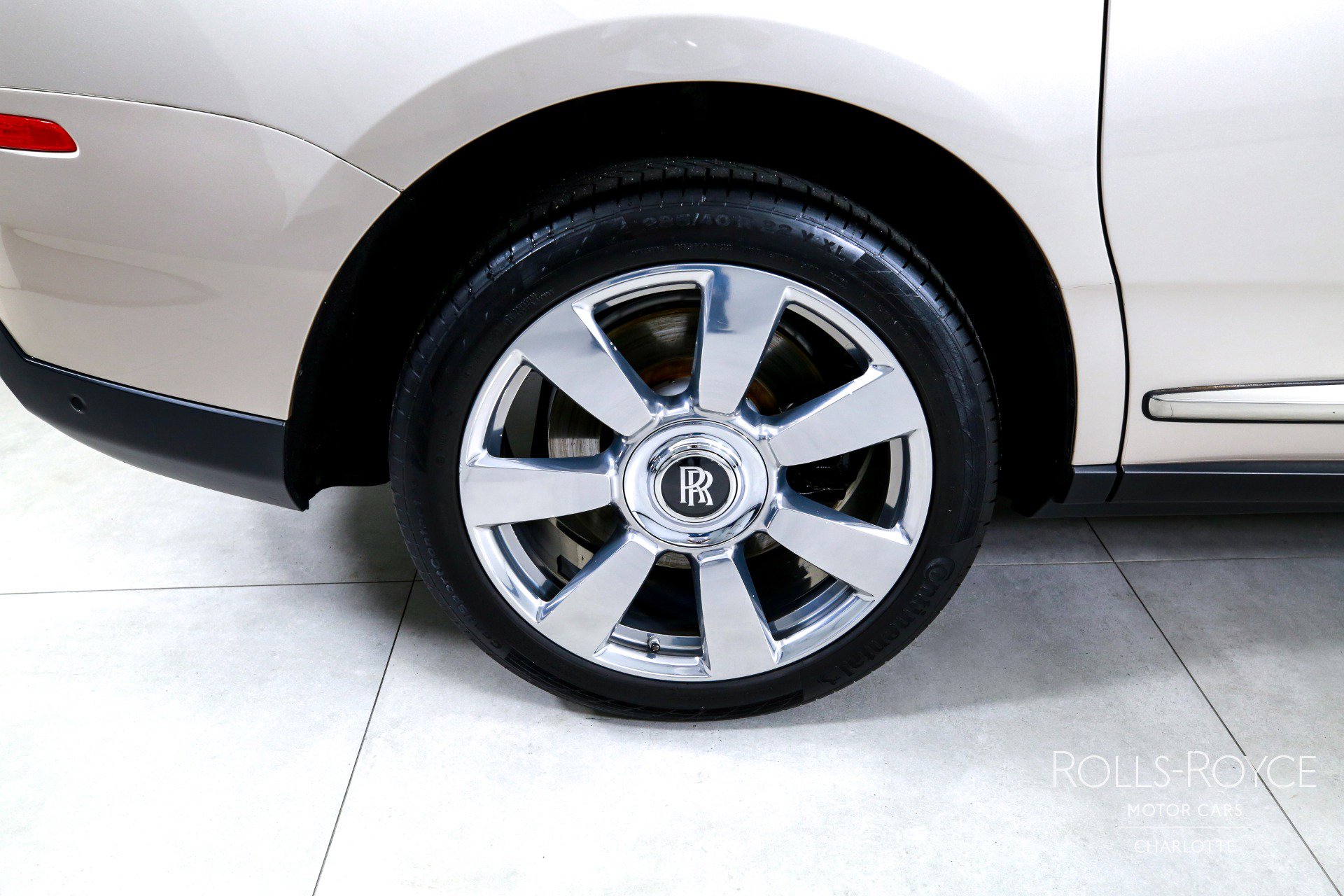 Used 2019 Rolls-Royce Cullinan image 38