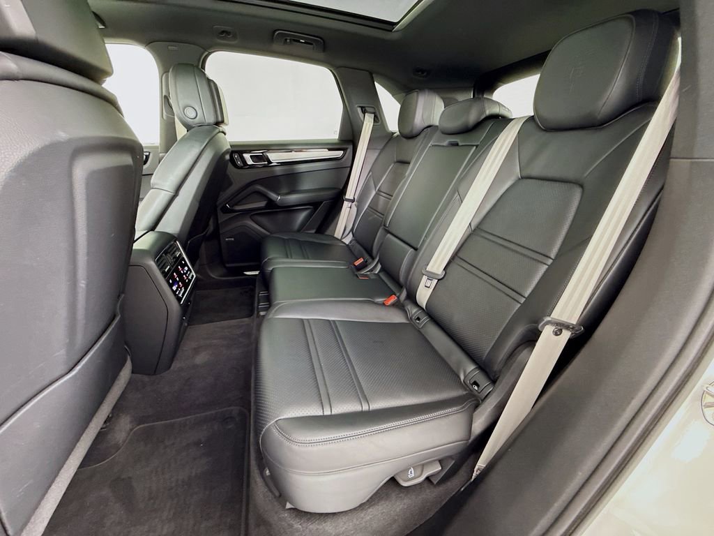 Certified 2023 Porsche Cayenne Platinum Edition AWD/4WD image 26