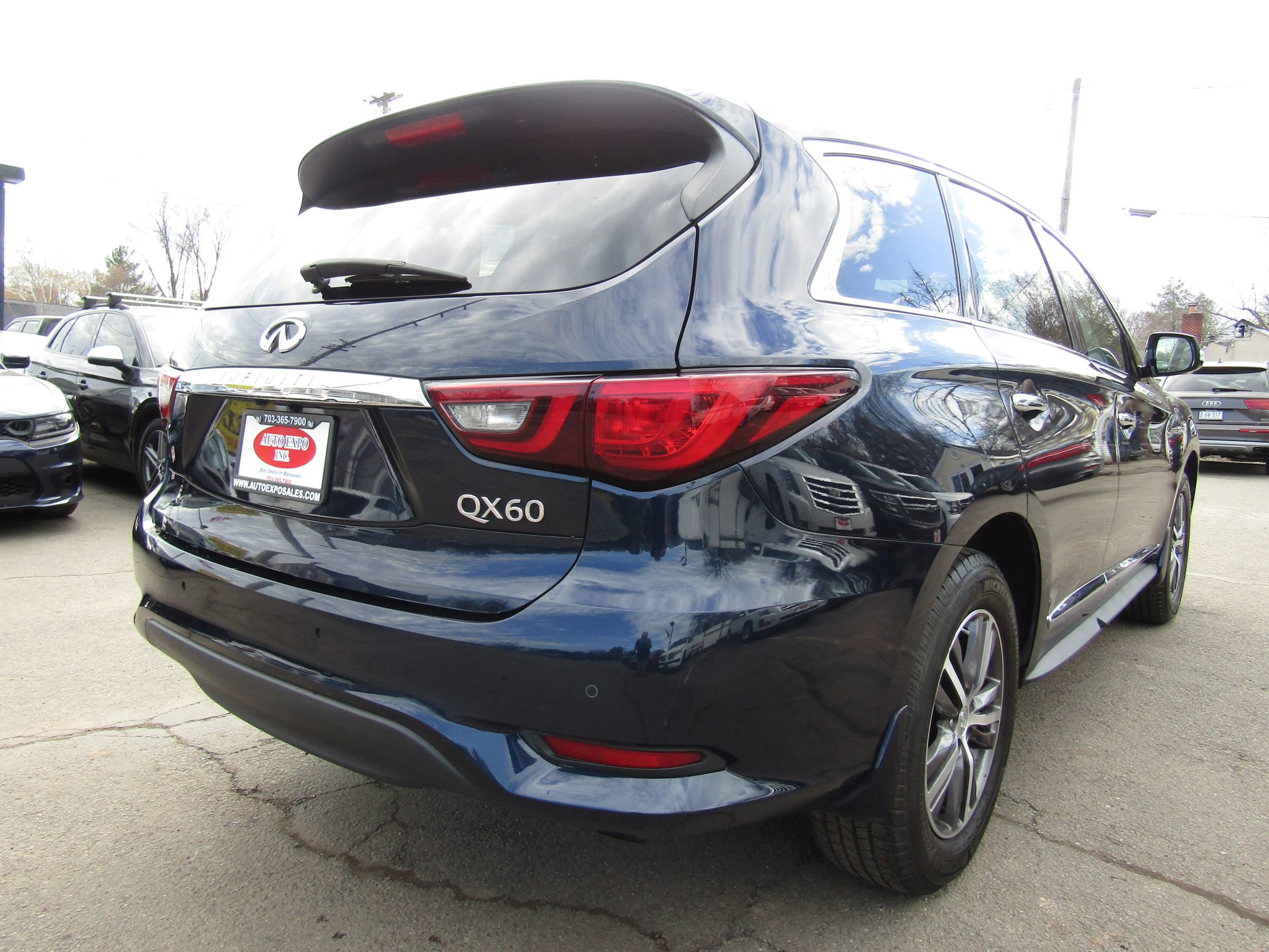 Used 2019 INFINITI QX60 Luxe w/ Essential Package image 7