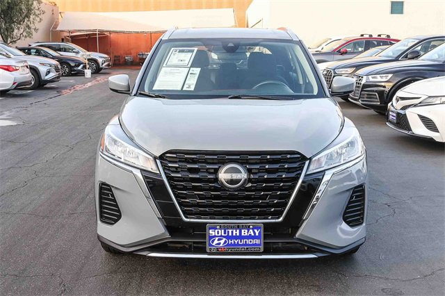 Used 2023 Nissan Kicks SV image 2