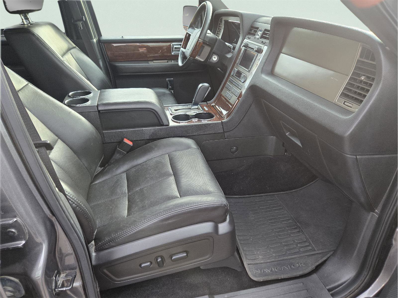 Used 2012 Lincoln Navigator 4WD image 17