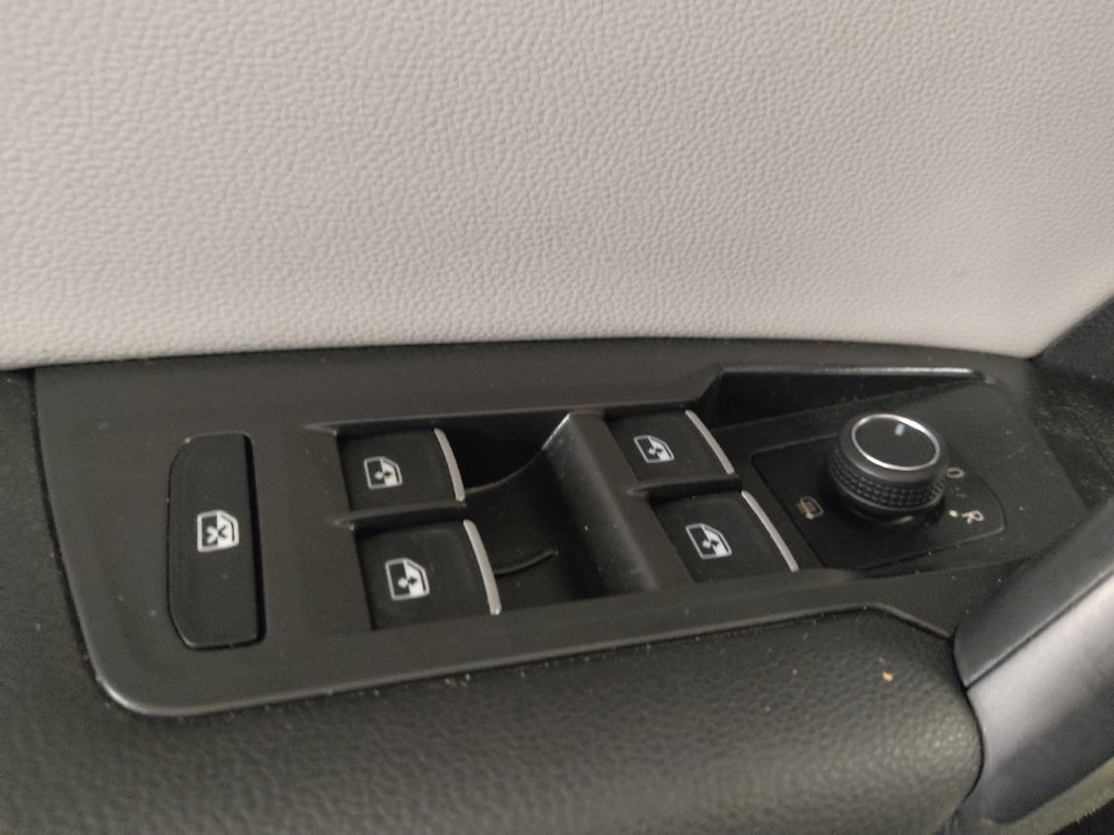 Used 2021 Volkswagen Tiguan SE R-Line FWD image 27