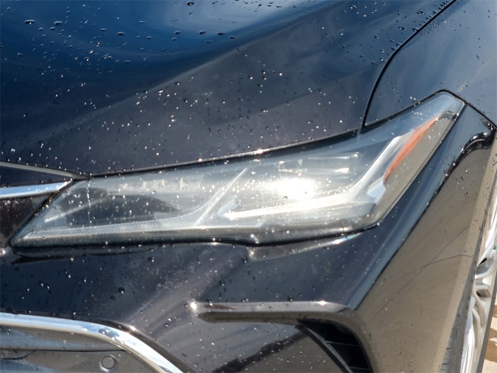 Used 2021 Toyota Avalon Limited image 3