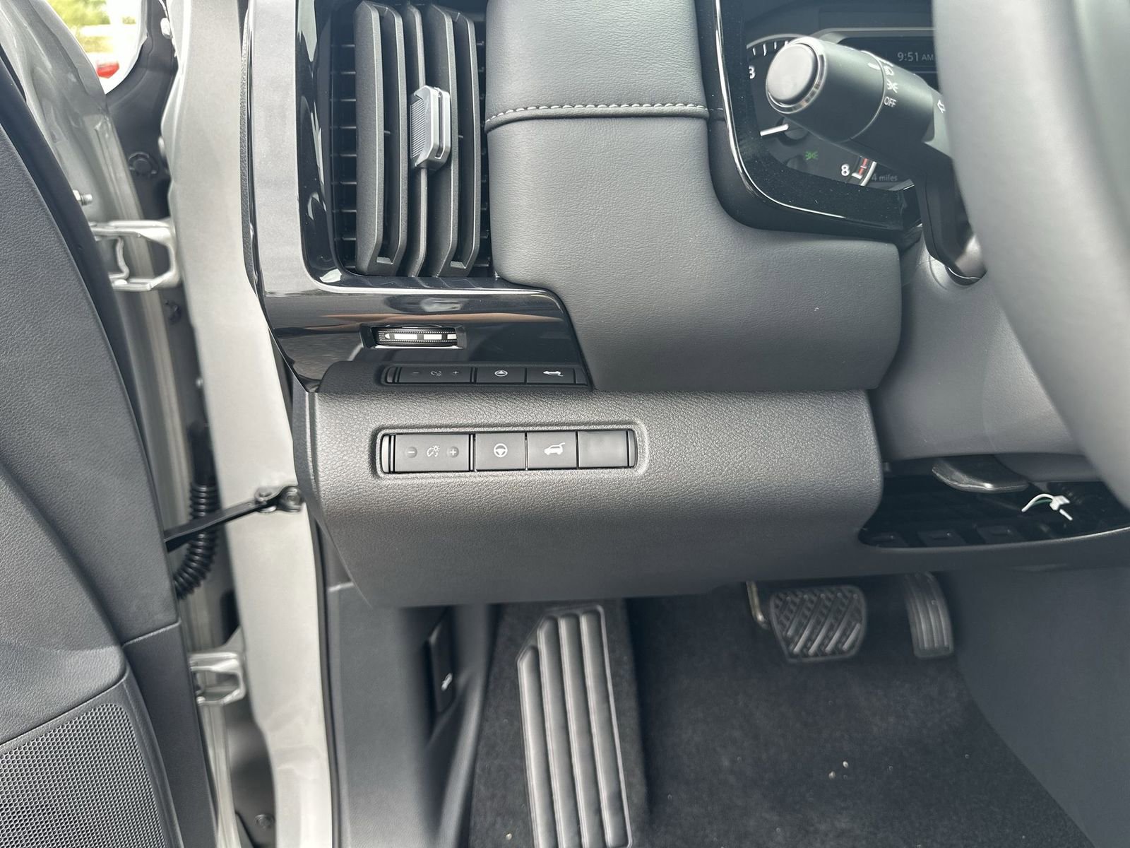 New 2025 Nissan Pathfinder SV image 17