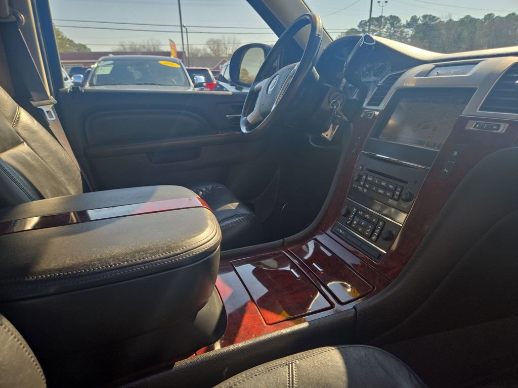 Used 2011 Cadillac Escalade EXT Luxury AWD/4WD image 60