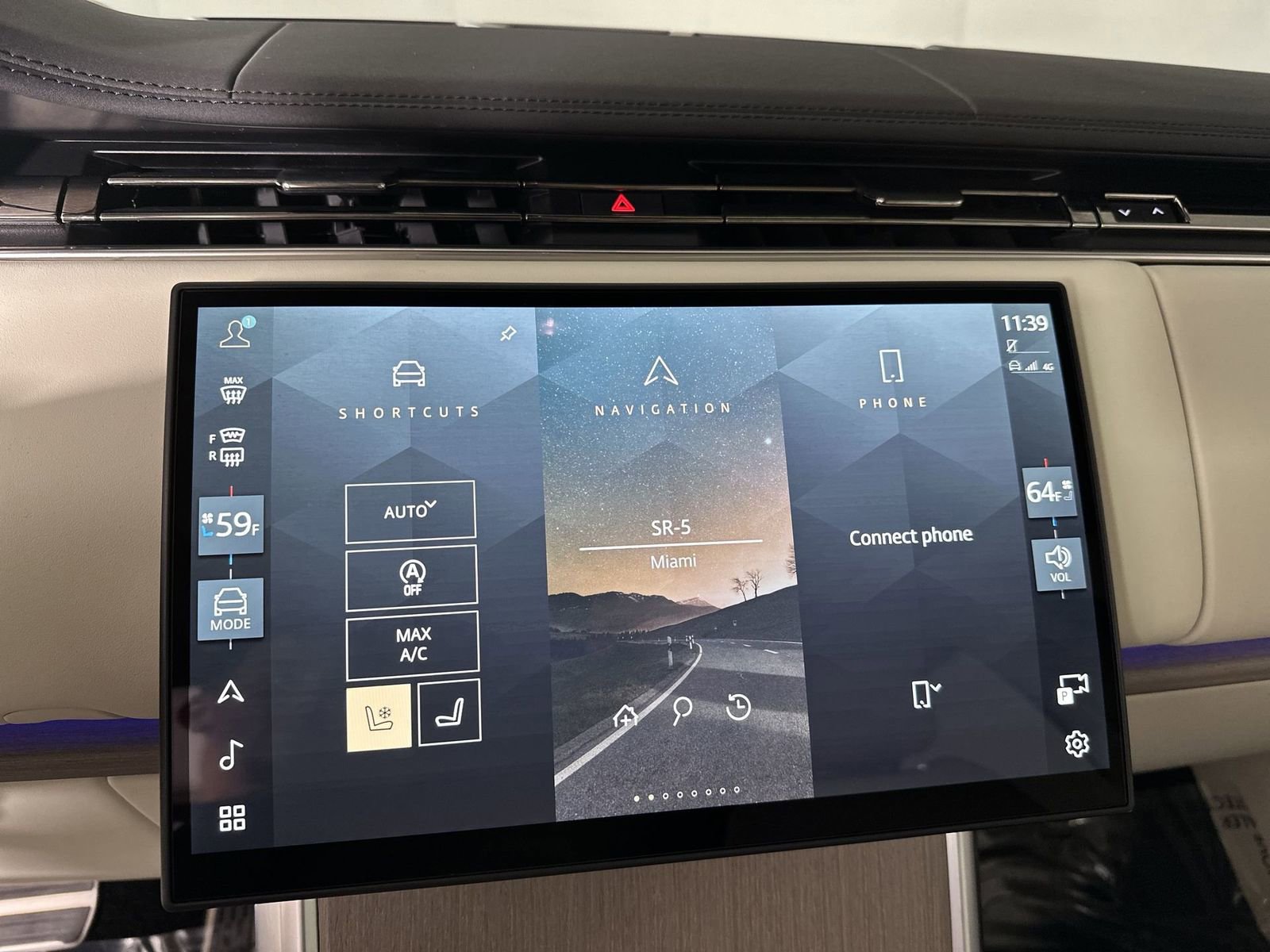 Used 2024 Land Rover Range Rover Long Wheelbase SE image 21