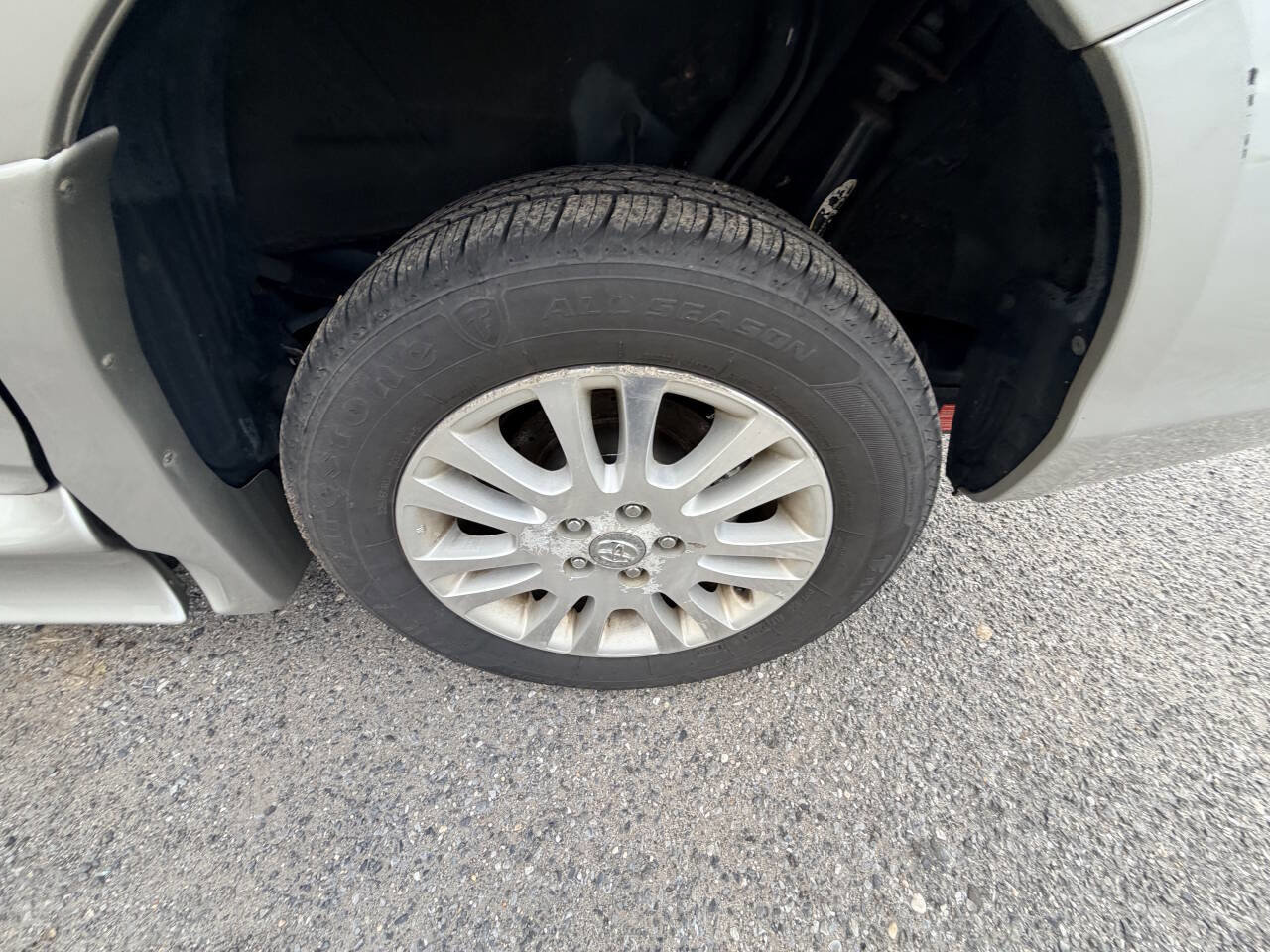 Used 2010 Toyota Sienna XLE Limited image 31