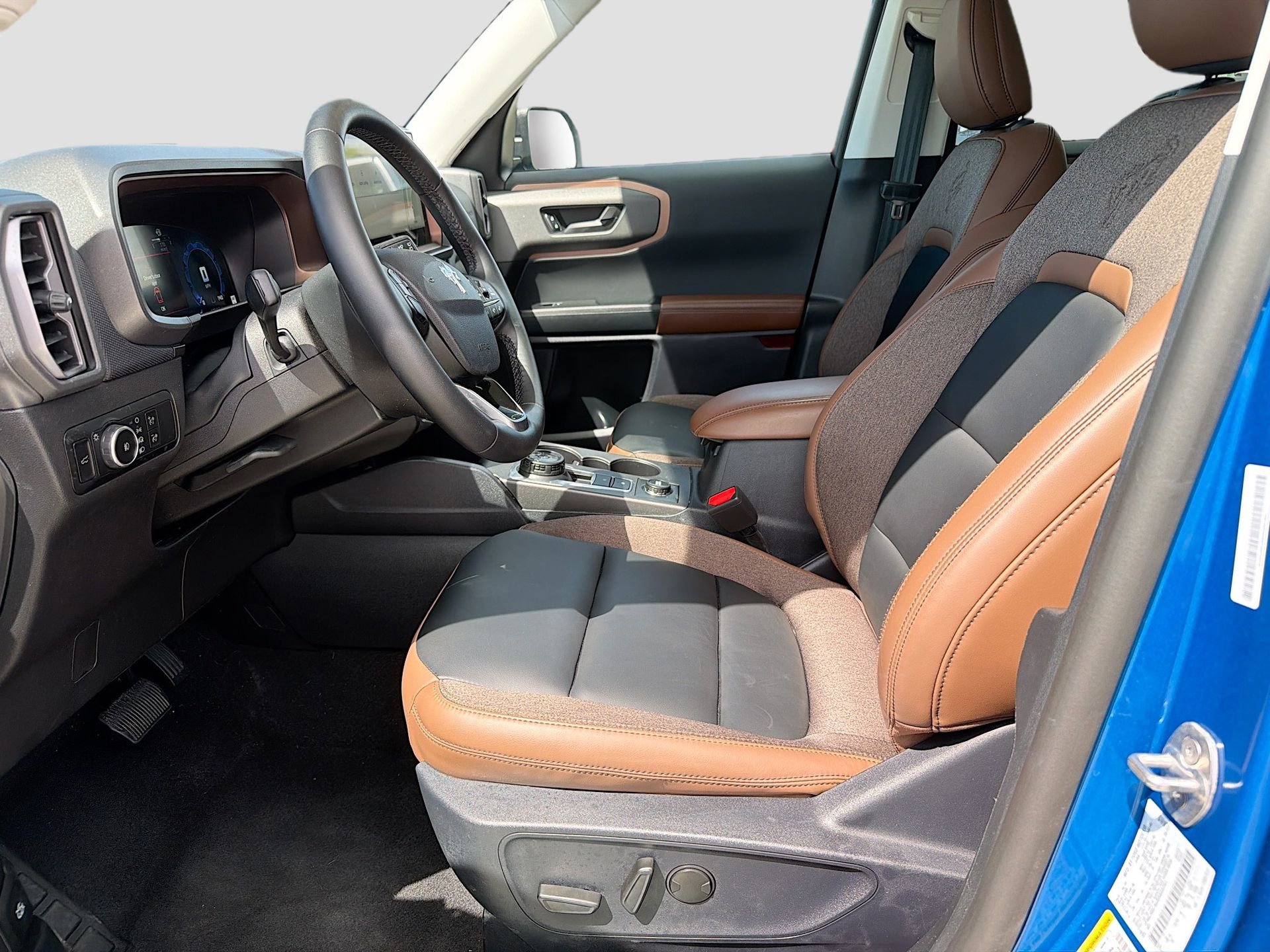 Certified 2025 Ford Bronco Sport Outer Banks w/ Outer Banks Tech Package+ AWD/4WD image 25