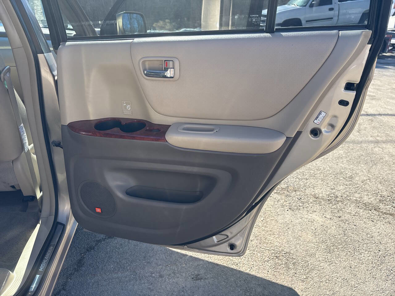 Used 2005 Toyota Highlander Limited image 25