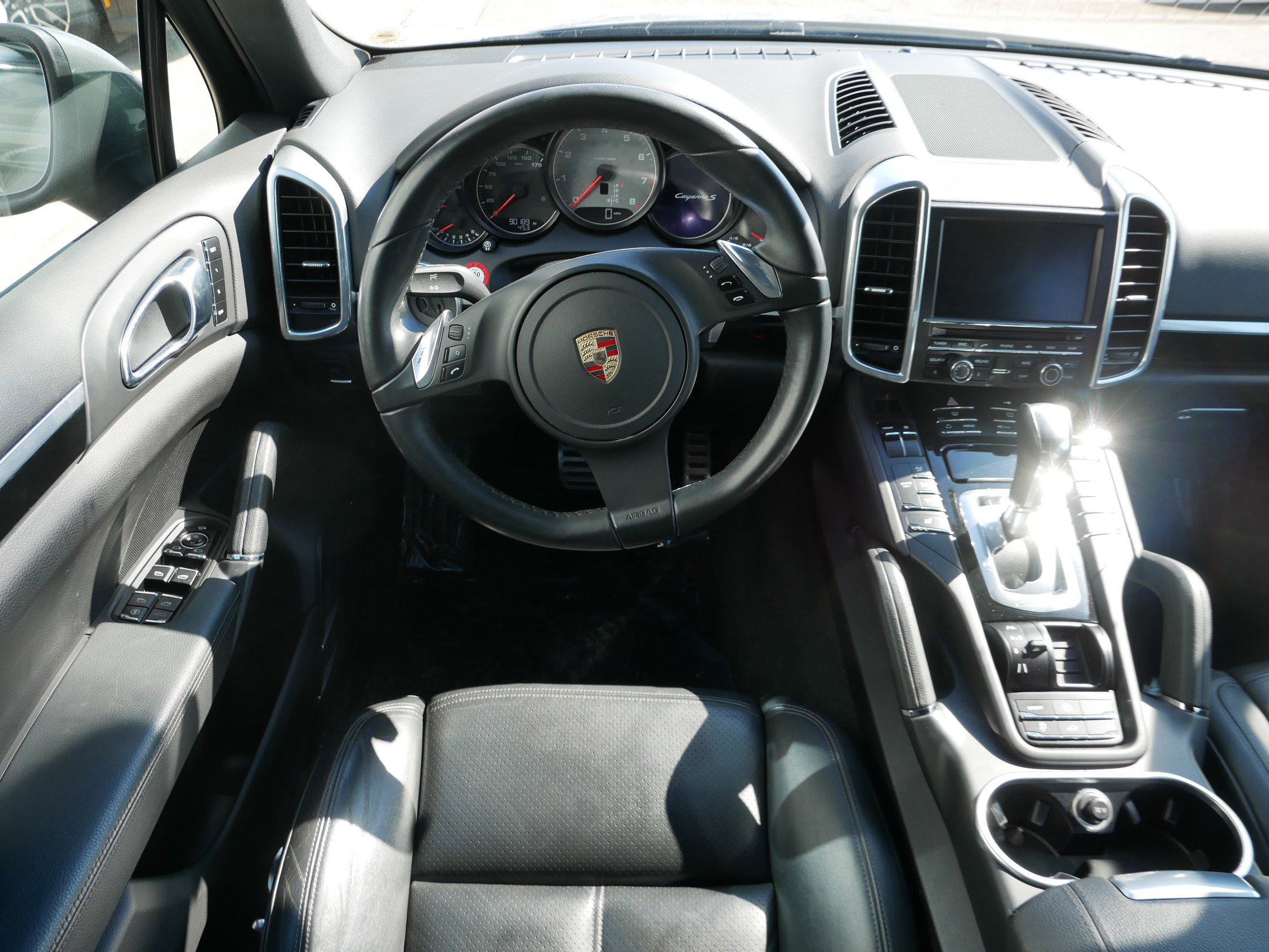 Used 2011 Porsche Cayenne S image 9