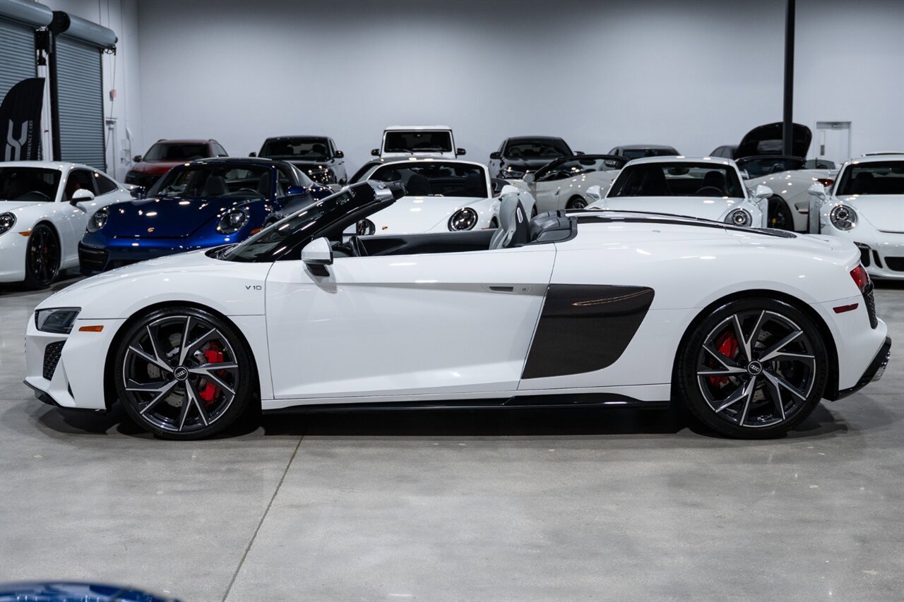 Used 2021 Audi R8 V10 RWD image 2