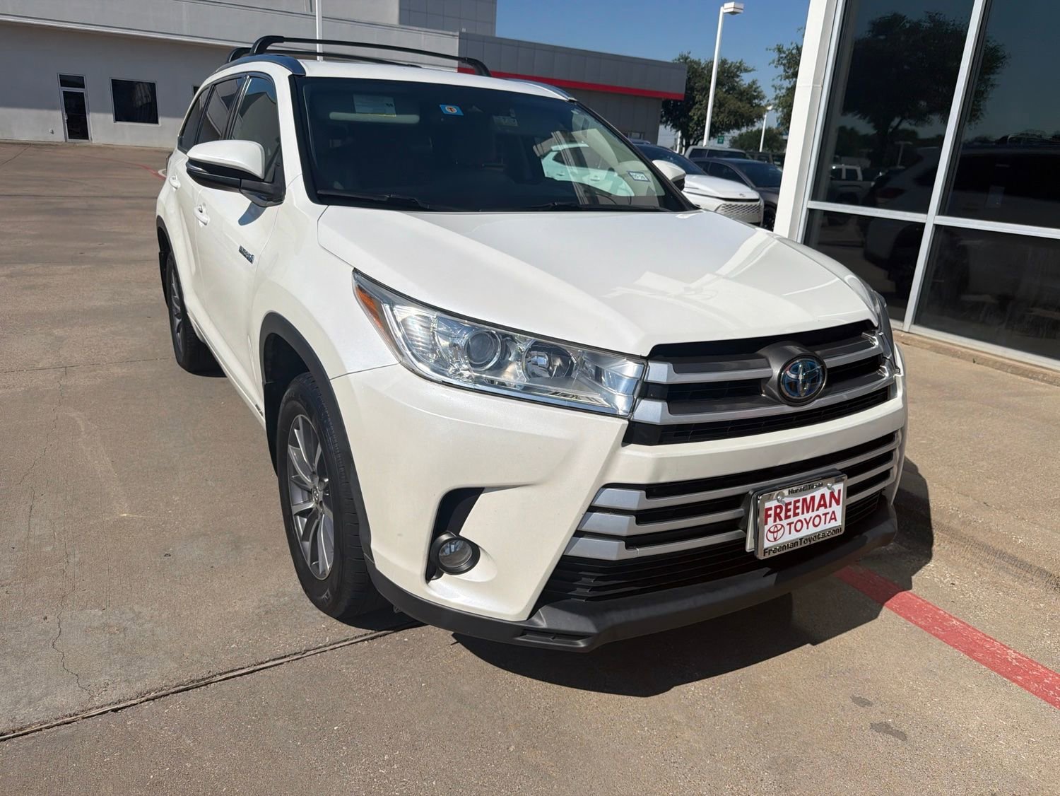 Used 2018 Toyota Highlander XLE AWD/4WD image 4