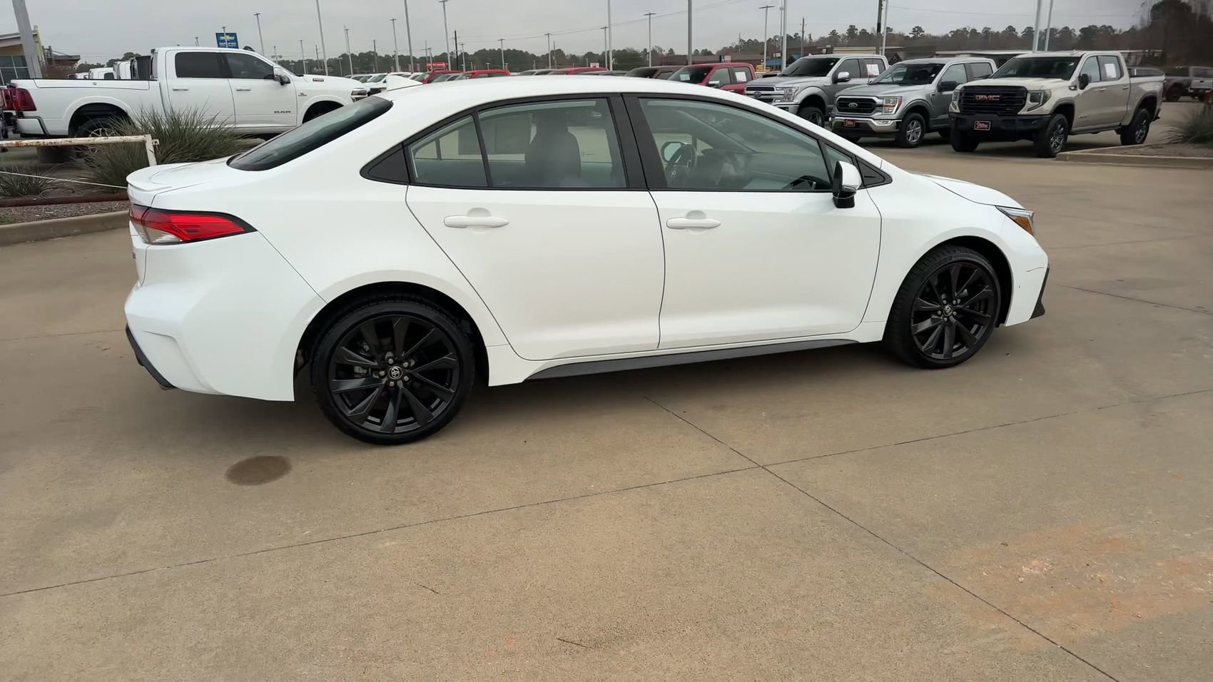 Used 2024 Toyota Corolla SE FWD image 9