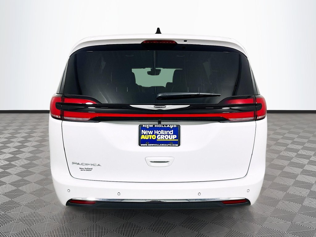 New 2026 Chrysler Pacifica Select FWD image 5