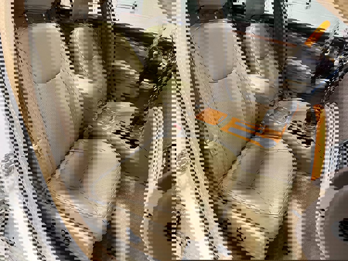 Used 2013 Chrysler 300 C w/ Light Group image 12