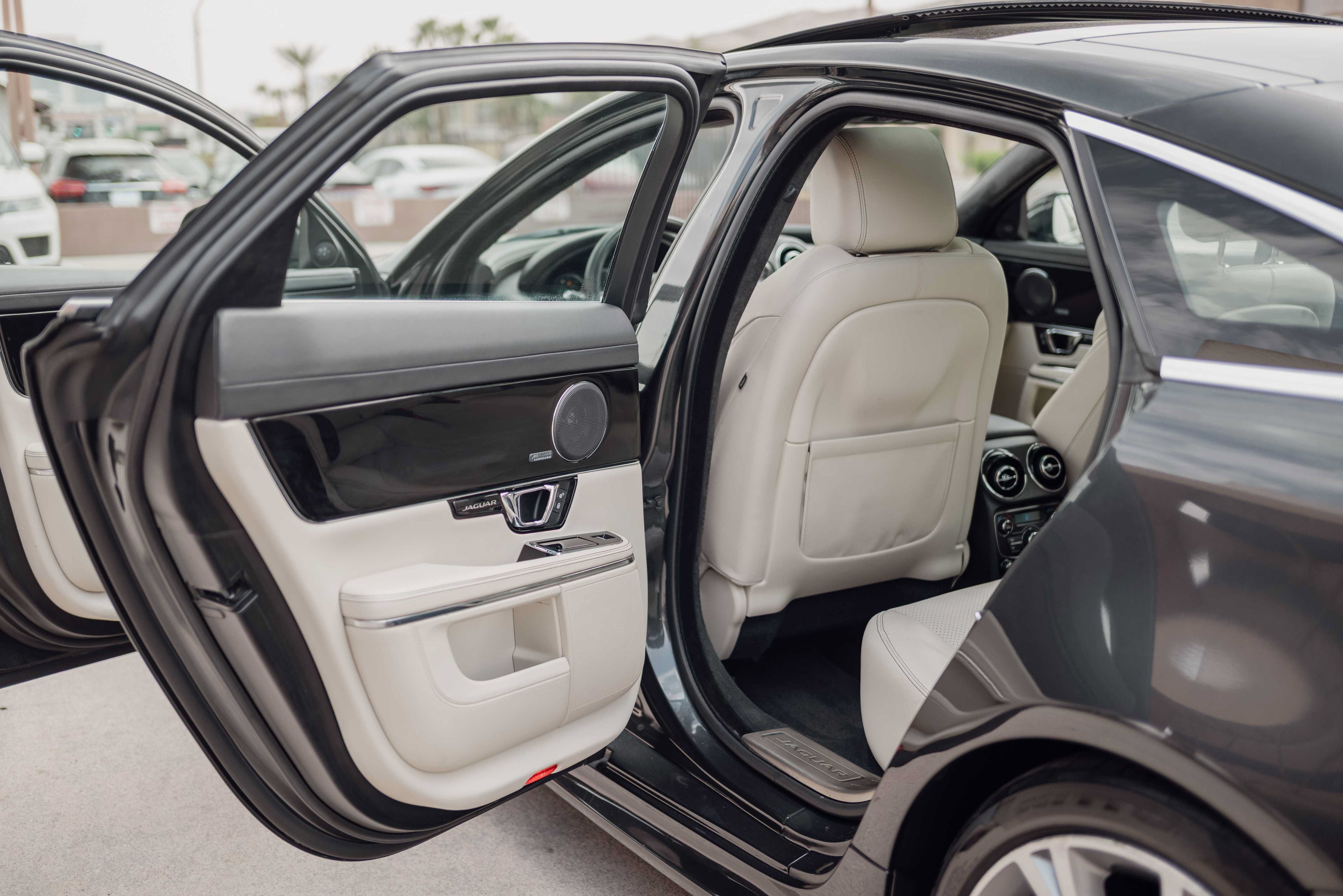 Used 2015 Jaguar XJ RWD image 11