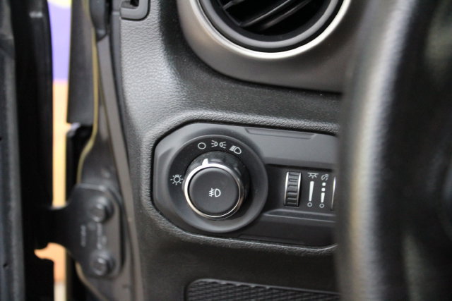 Used 2018 Jeep Wrangler Unlimited Sport AWD/4WD image 13