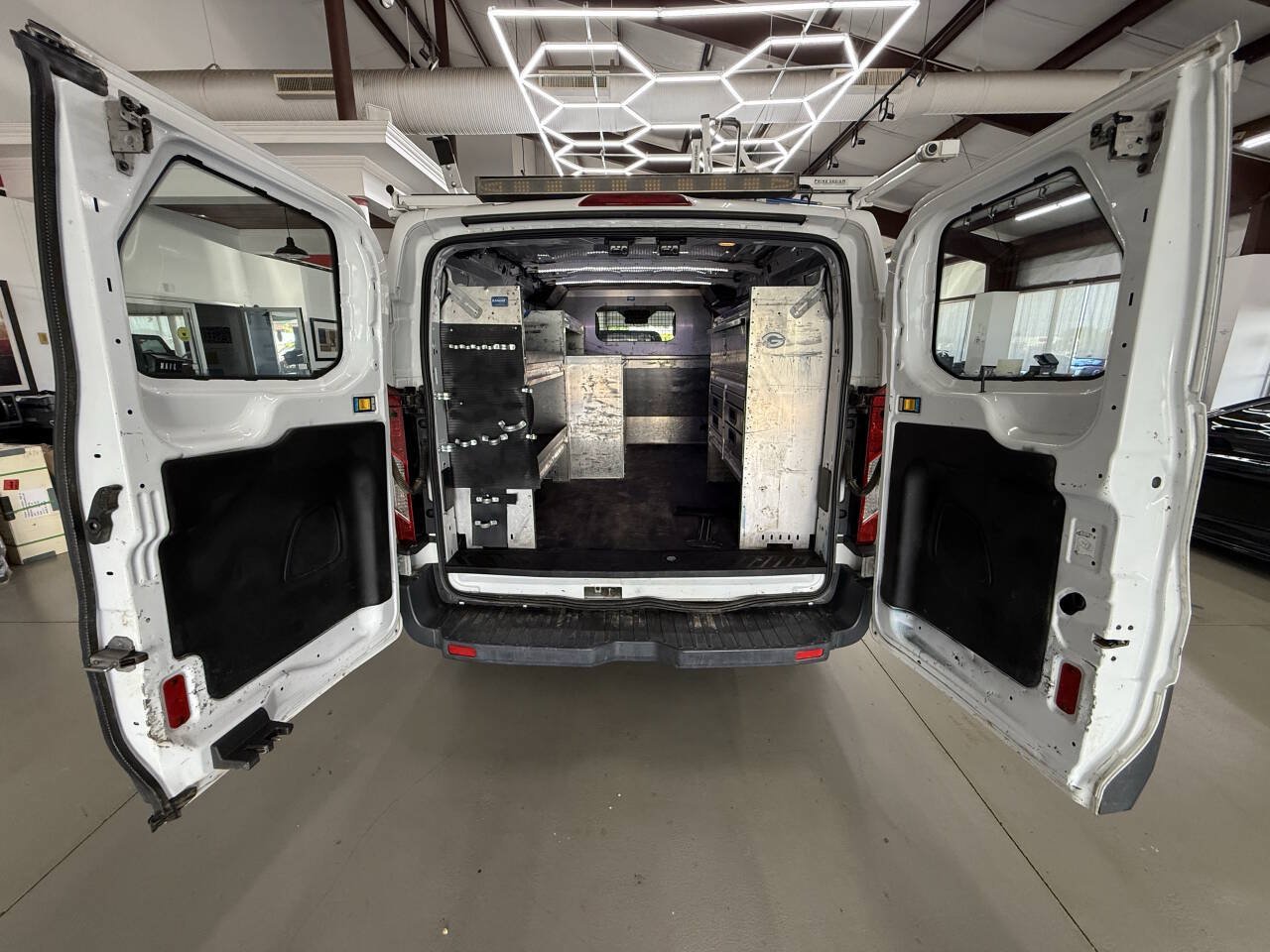 Used 2016 Ford Transit 250 130 Low Roof RWD image 9