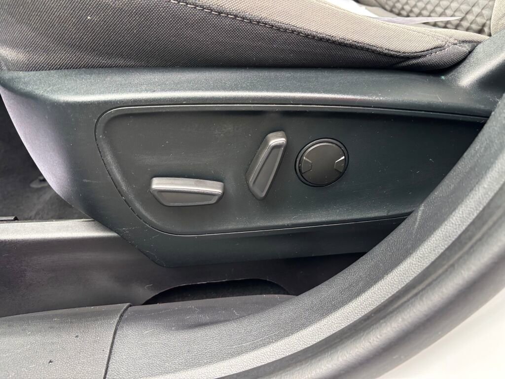 Used 2020 Ford Escape SE Sport image 15