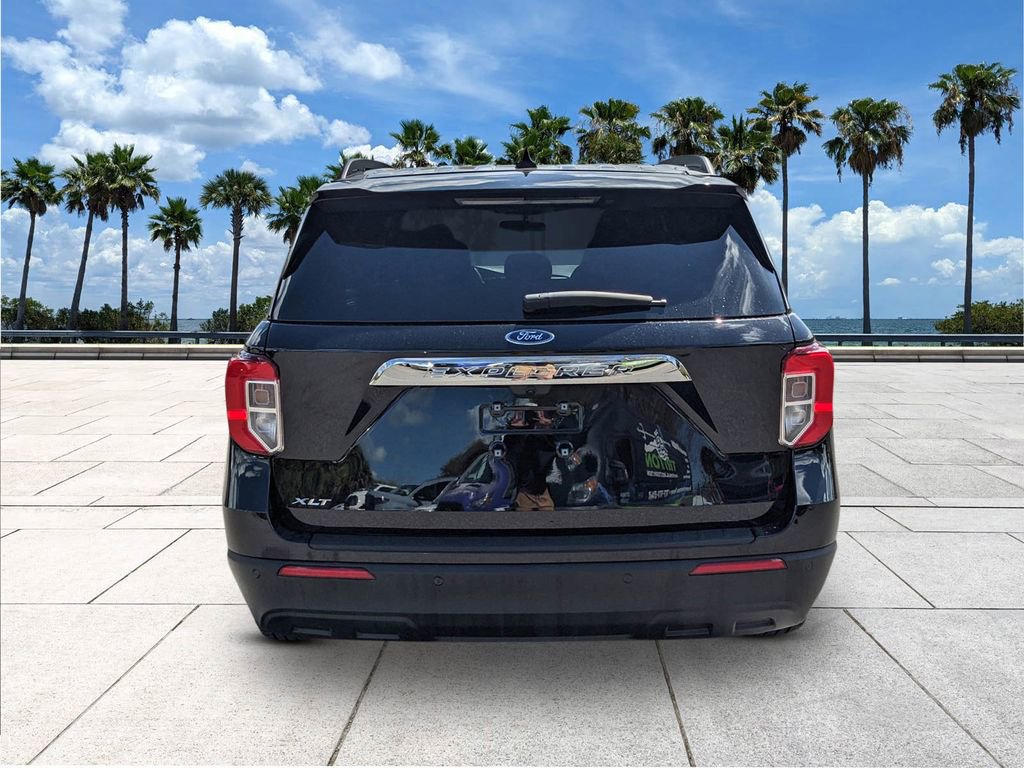 Used 2024 Ford Explorer XLT image 6