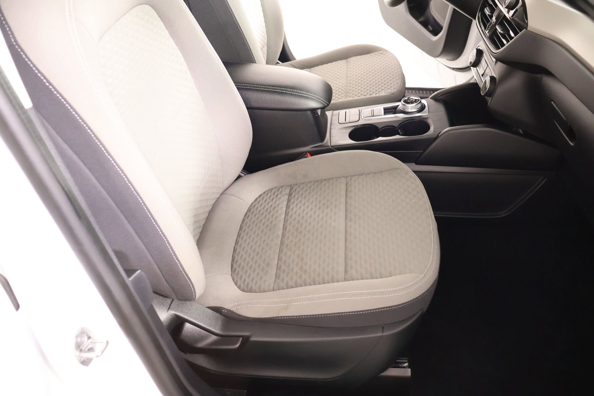 Used 2022 Ford Escape SE FWD image 12
