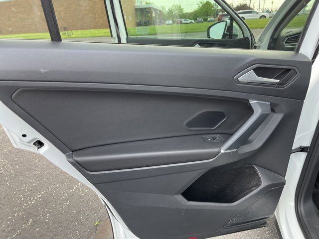 Used 2020 Volkswagen Tiguan SEL AWD/4WD image 28