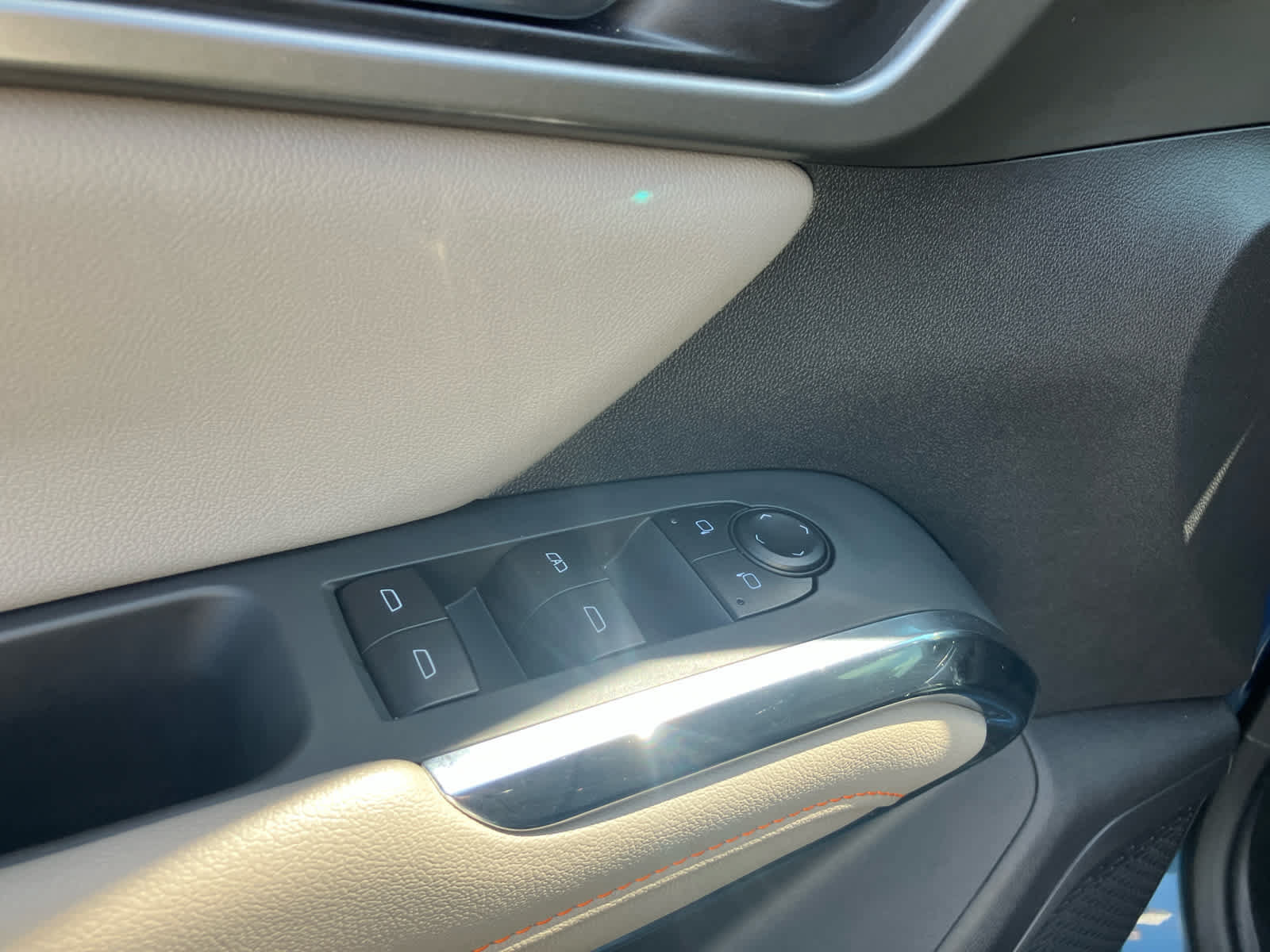 Used 2025 Chevrolet Traverse LT w/ Driver Confidence Package FWD image 12