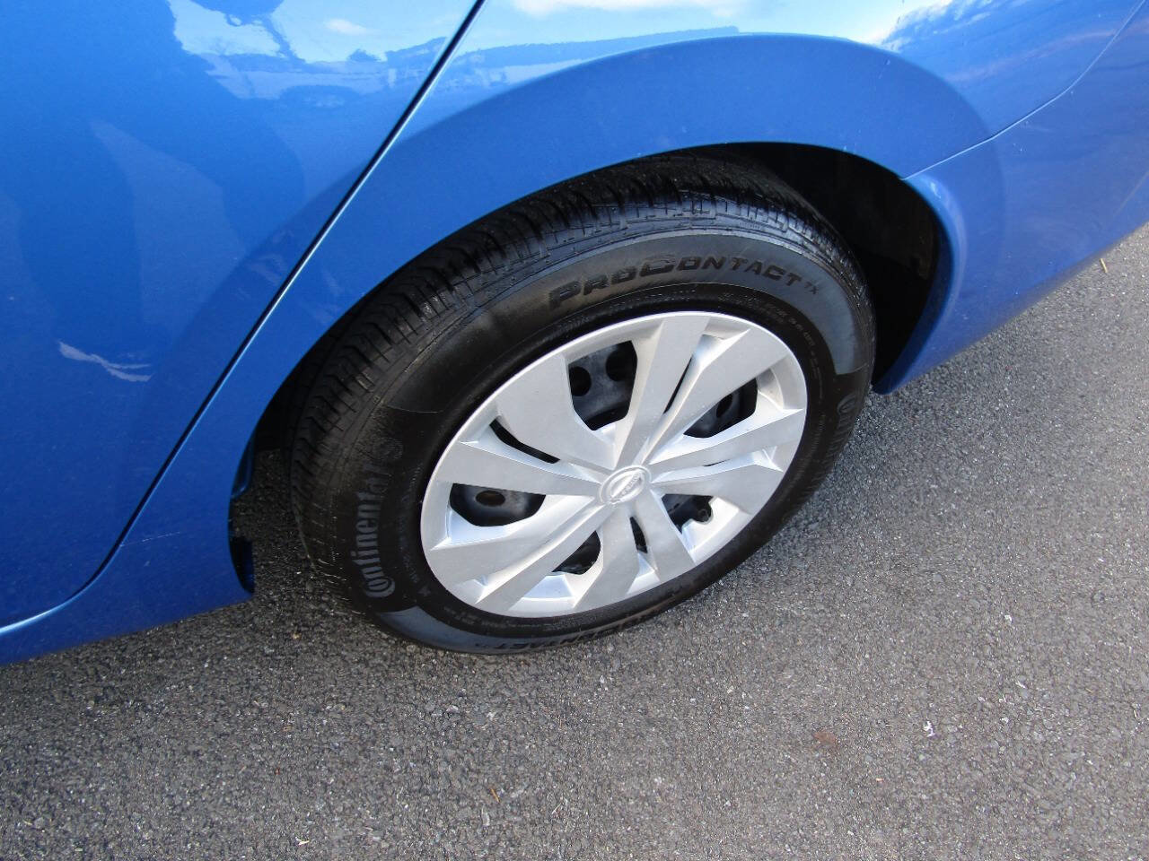 Used 2023 Nissan Versa S FWD image 28