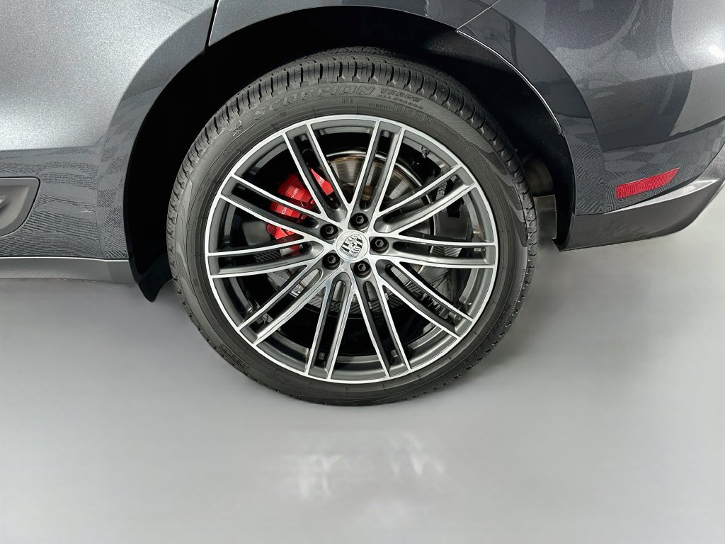 Certified 2023 Porsche Macan S AWD/4WD image 33