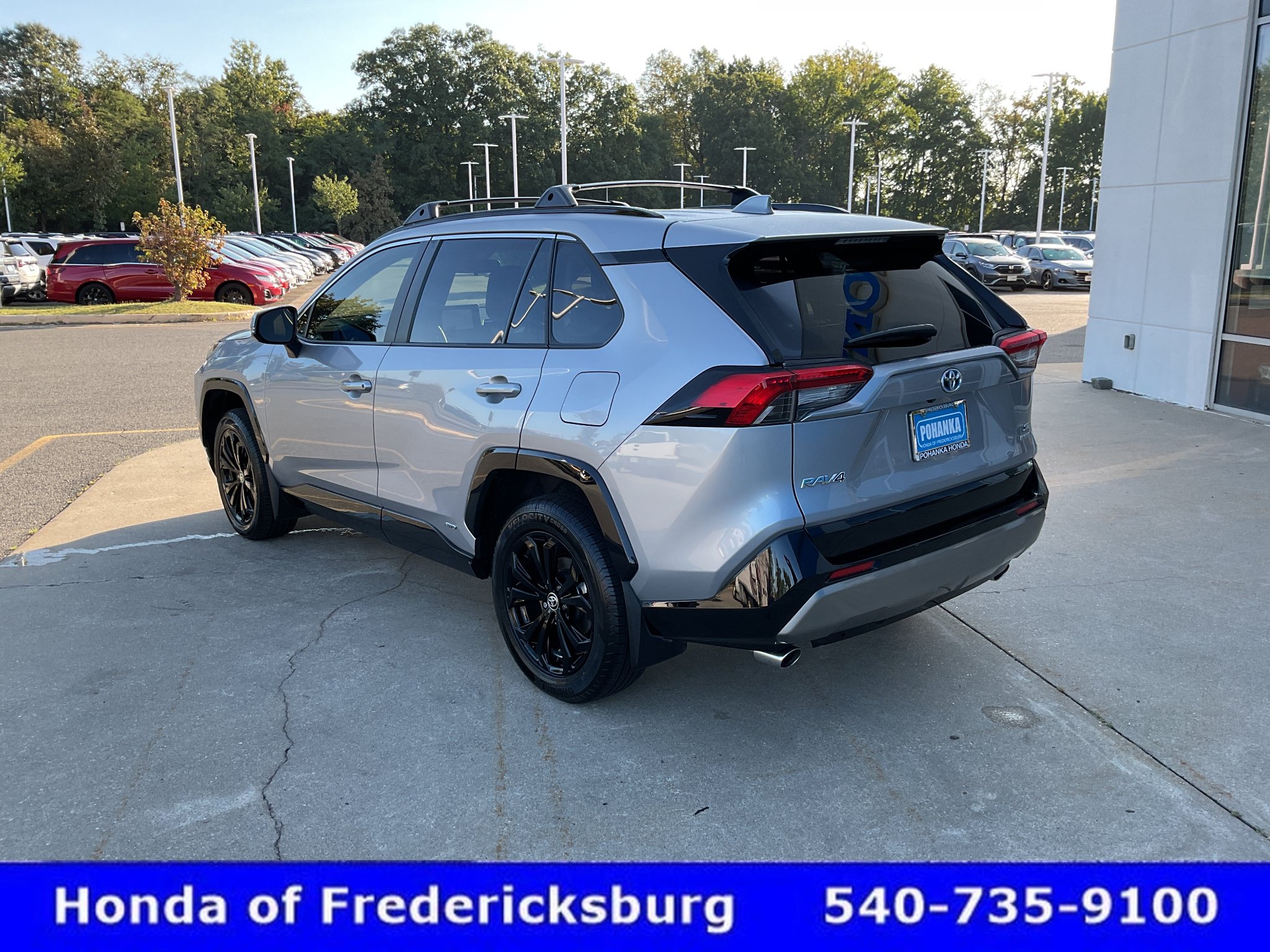 Used 2023 Toyota RAV4 SE w/ Convenience Package AWD/4WD image 4