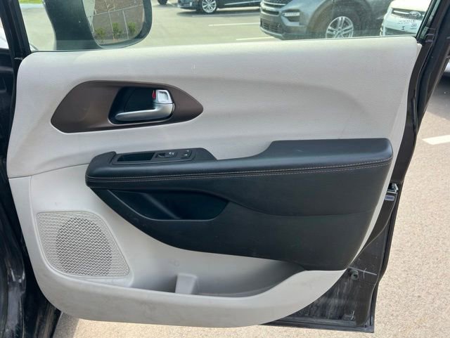 Used 2018 Chrysler Pacifica LX FWD image 10