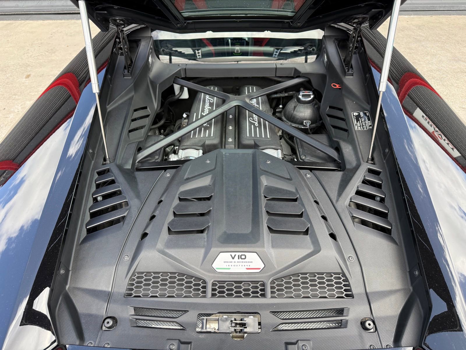 Used 2021 Lamborghini Huracan EVO image 31