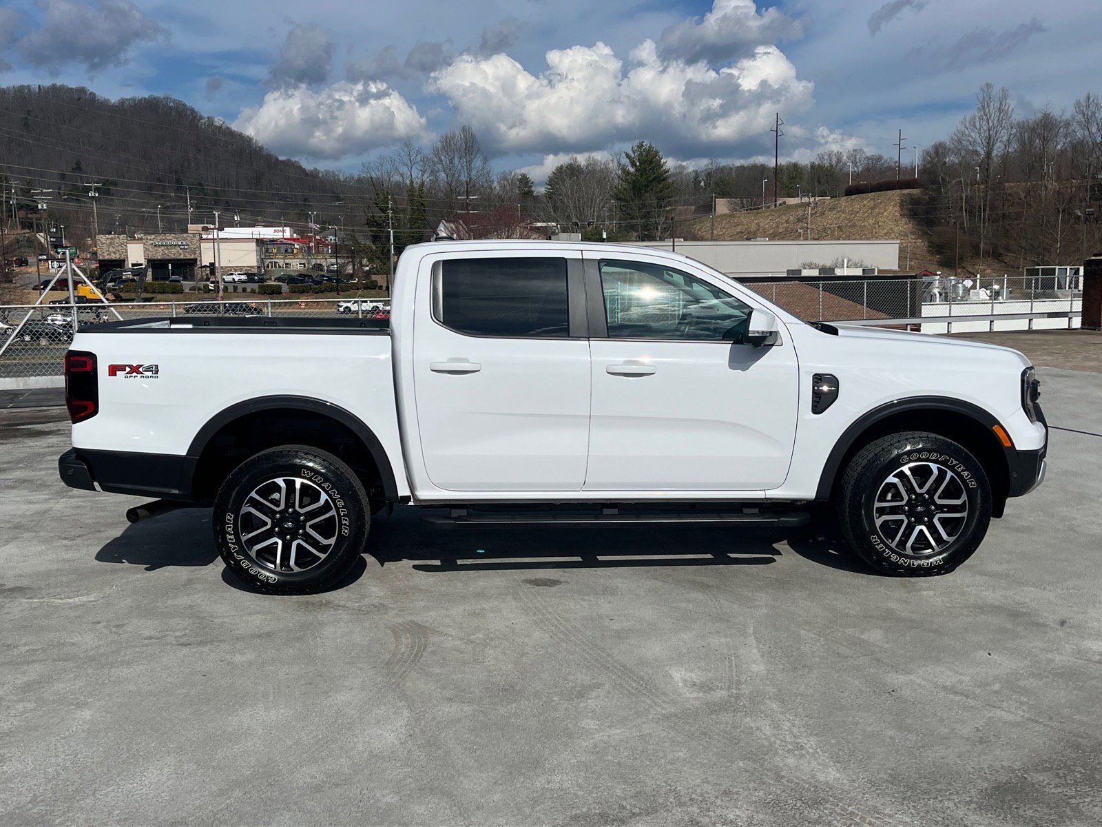 Certified 2024 Ford Ranger Lariat w/ FX4 Off-Road Package image 2