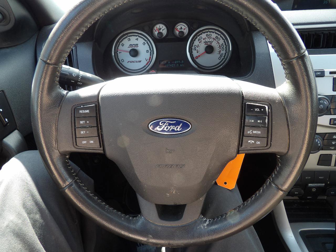 Used 2010 Ford Focus SE image 11
