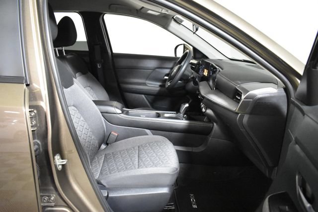Certified 2025 Nissan Kicks SV AWD/4WD image 32