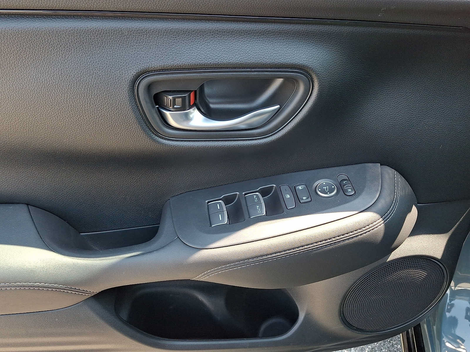 Used 2026 Honda HR-V EX-L image 12